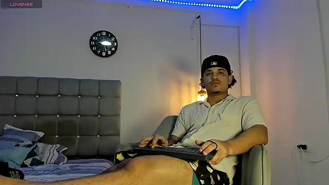 Snapshot of samxx_muscle chatting on October 11, 2:32 pm samxx muscle online show from October 11, 2:32 pm