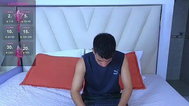 Snapshot of Hotboy21_ chatting on October 15, 3:47 am Hotboy21 online show from October 15, 3:47 am