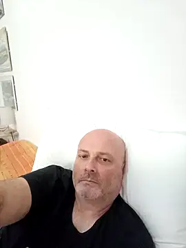 Alexis Bull online show from April 24, 1:24 pm