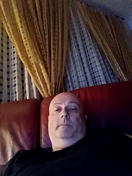 Alexis Bull online show from April 26, 11:01 pm