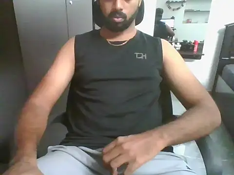 lovelyakash69 online show from April 4, 7:49 am