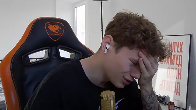 DanyDavis online show from October 23, 7:12 am