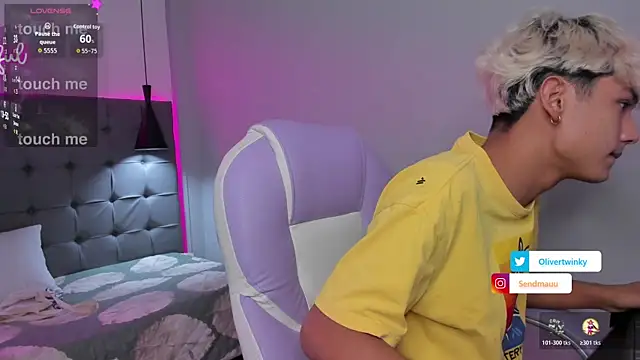 OliverTwinky online show from November 5, 2:46 am