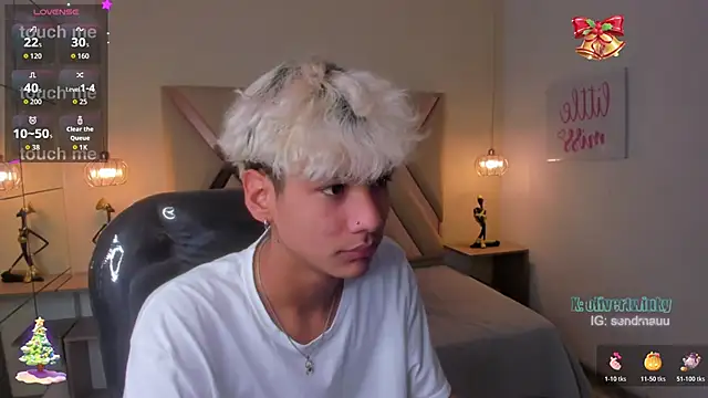 OliverTwinky online show from November 14, 1:34 pm