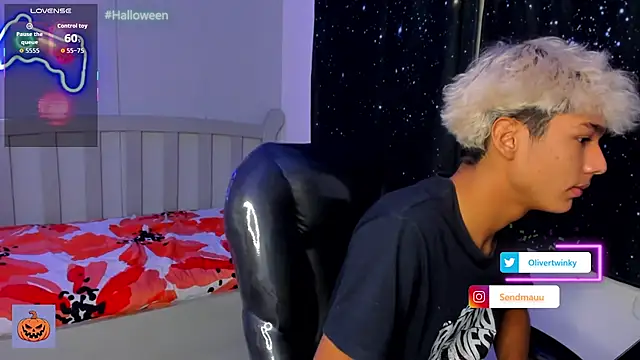 OliverTwinky online show from October 18, 10:47 pm