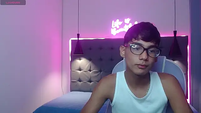 OliverTwinky online show from March 23, 4:16 am