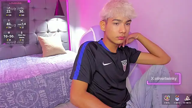 OliverTwinky online show from September 11, 6:01 am