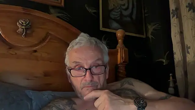 poggles online show from November 13, 8:35 pm