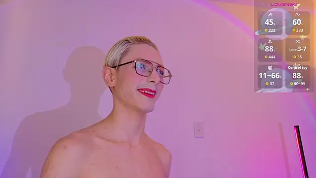 liiamluna  online show from June 5, 11:16 am