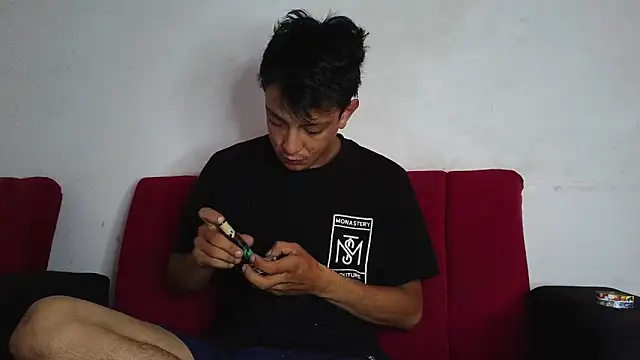 andrewcoopper1 online show from April 26, 11:29 am