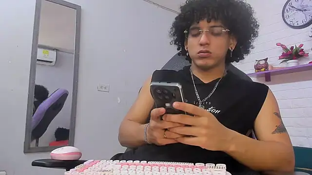 Snapshot of Xfire_boy69 chatting on October 9, 4:23 pm Xfire boy69 online show from October 9, 4:23 pm