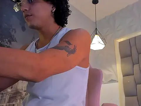 Snapshot of Xfire_boy69 chatting on October 11, 4:44 pm Xfire boy69 online show from October 11, 4:44 pm