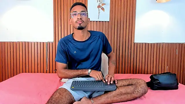 Snapshot of Darwin_mayo chatting on September 13, 12:00 am Darwin mayo online show from September 13, 12:00 am