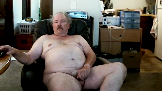 Snapshot of havethickcock chatting on October 12, 3:33 am havethickcock online show from October 12, 3:33 am