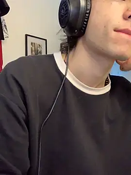 Snapshot of Tonerii chatting on September 15, 1:19 am Tonerii online show from September 15, 1:19 am
