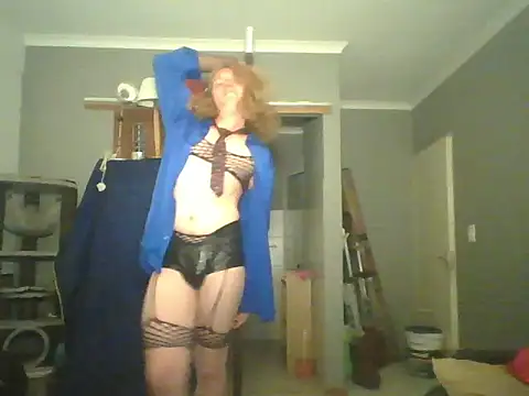 untamedredsnake online show from March 8, 8:02 pm