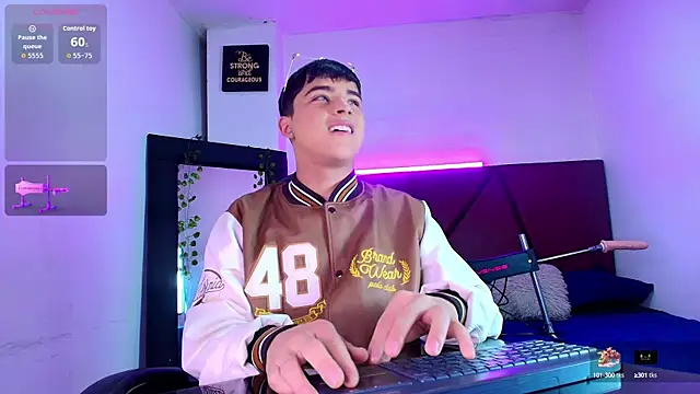 Snapshot of Lucass_love chatting on September 16, 1:23 pm Lucass love online show from September 16, 1:23 pm