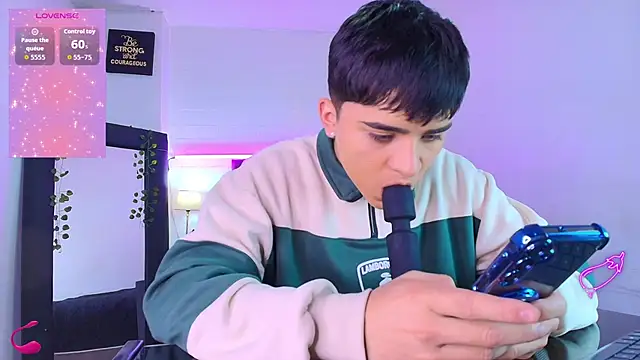 Snapshot of Lucass_love chatting on September 12, 1:44 pm Lucass love online show from September 12, 1:44 pm