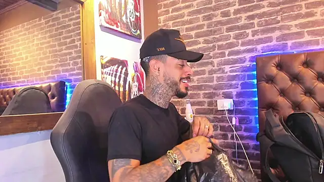 VinzenzRizzo online show from October 20, 5:44 am