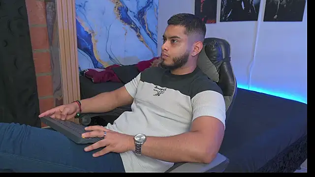 Snapshot of Tyler_price chatting on September 24, 11:58 pm Tyler price online show from September 24, 11:58 pm