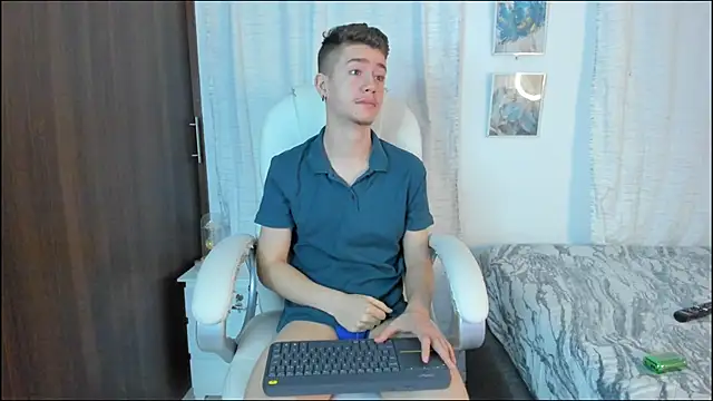 Snapshot of ThiagooJames chatting on September 23, 12:21 am ThiagooJames online show from September 23, 12:21 am