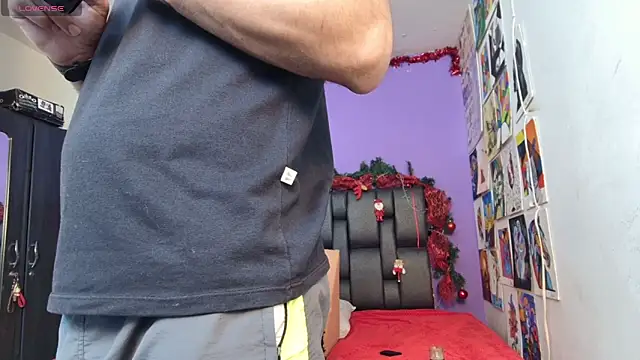 ashtoncooperr online show from December 18, 6:37 pm