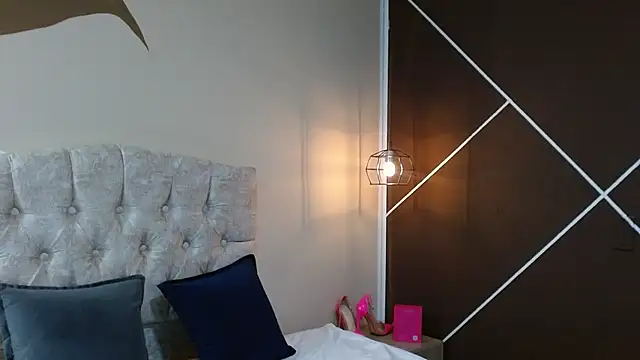 Snapshot of Aleecandrews chatting on September 25, 7:46 pm Aleecandrews online show from September 25, 7:46 pm