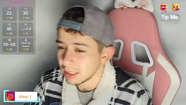 Snapshot of Aleecandrews chatting on October 15, 8:16 pm Aleecandrews online show from October 15, 8:16 pm