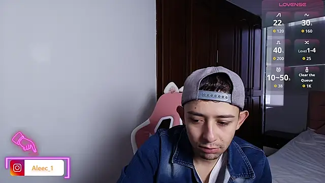 Snapshot of Aleecandrews chatting on October 2, 7:51 pm Aleecandrews online show from October 2, 7:51 pm