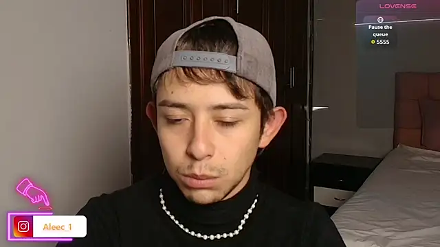 Snapshot of Aleecandrews chatting on September 17, 7:48 pm Aleecandrews online show from September 17, 7:48 pm