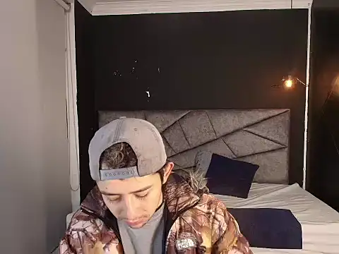 Snapshot of Aleecandrews chatting on September 18, 7:49 pm Aleecandrews online show from September 18, 7:49 pm