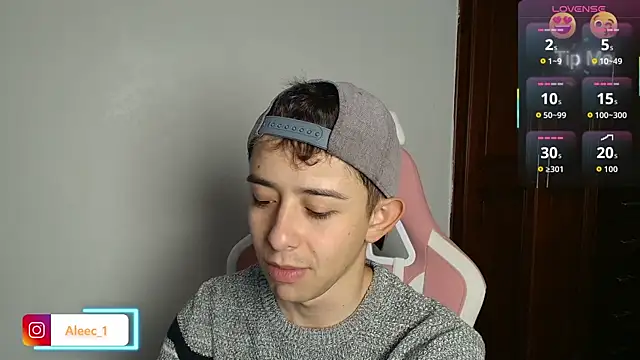 Snapshot of Aleecandrews chatting on October 17, 8:24 pm Aleecandrews online show from October 17, 8:24 pm