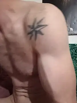 Fabrizzio18  online show from April 23, 10:01 pm