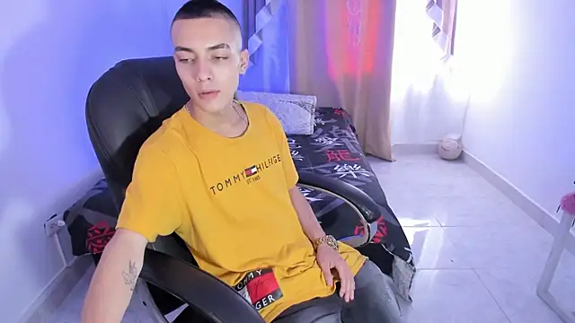 Dereck Boy8 online show from November 24, 7:48 pm