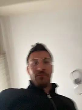 emredenizz07 online show from December 15, 6:21 am