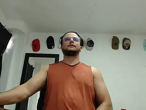 cloudsxxx online show from February 17, 9:35 pm