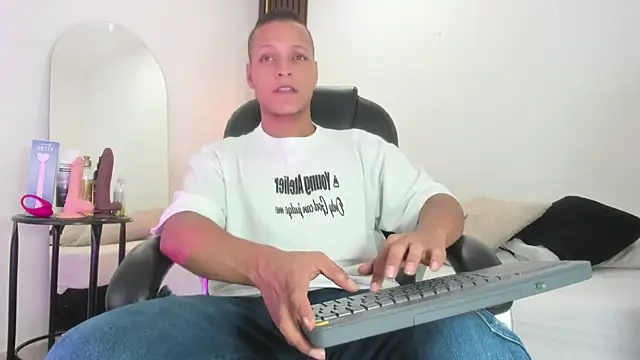 Snapshot of Ricky_Owens1 chatting on September 11, 12:59 pm Ricky Owens1 online show from September 11, 12:59 pm