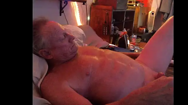 Pussyeat2please online show from November 1, 4:44 pm