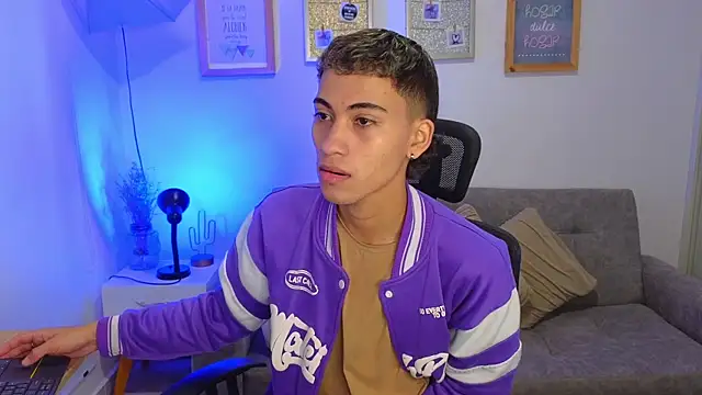 yulian vasquez online show from November 26, 12:30 pm