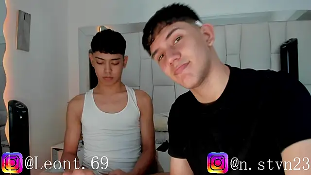 LoganTwink18 online show from April 17, 5:26 pm