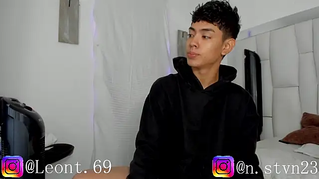 LoganTwink18 online show from April 25, 1:36 pm