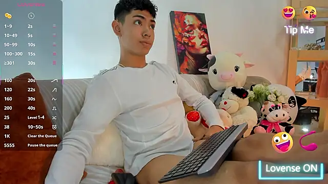 LoganTwink18 online show from March 7, 12:36 pm