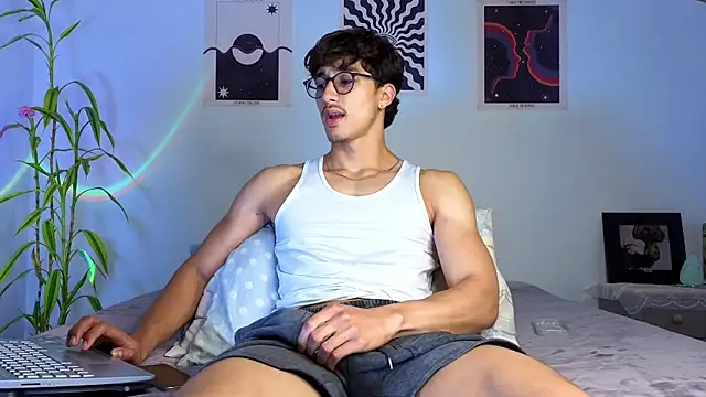 LatinReall online show from October 22, 1:20 am