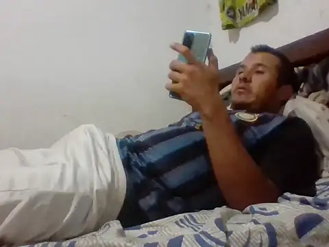 santiii   12 online show from January 13, 5:12 am