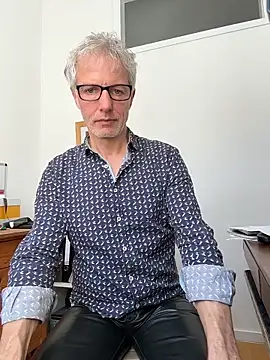 SexyLeon8 online show from April 23, 2:30 pm