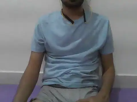 Cuteeeboy23 online show from April 28, 7:18 pm