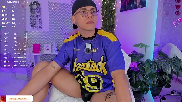 jhosepMoreno online show from April 28, 1:16 pm