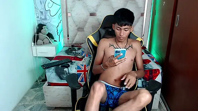 Snapshot of yiisu_ chatting on October 4, 6:35 pm yiisu online show from October 4, 6:35 pm