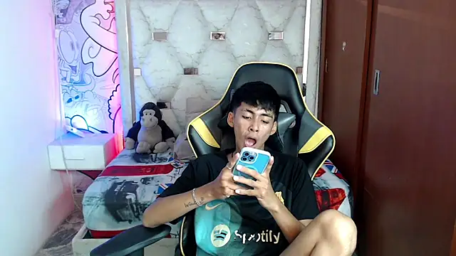 Snapshot of yiisu_ chatting on October 9, 6:13 pm yiisu online show from October 9, 6:13 pm
