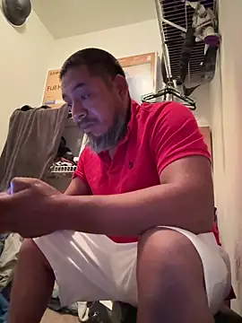 Snapshot of julio_p chatting on October 9, 3:33 am julio p online show from October 9, 3:33 am